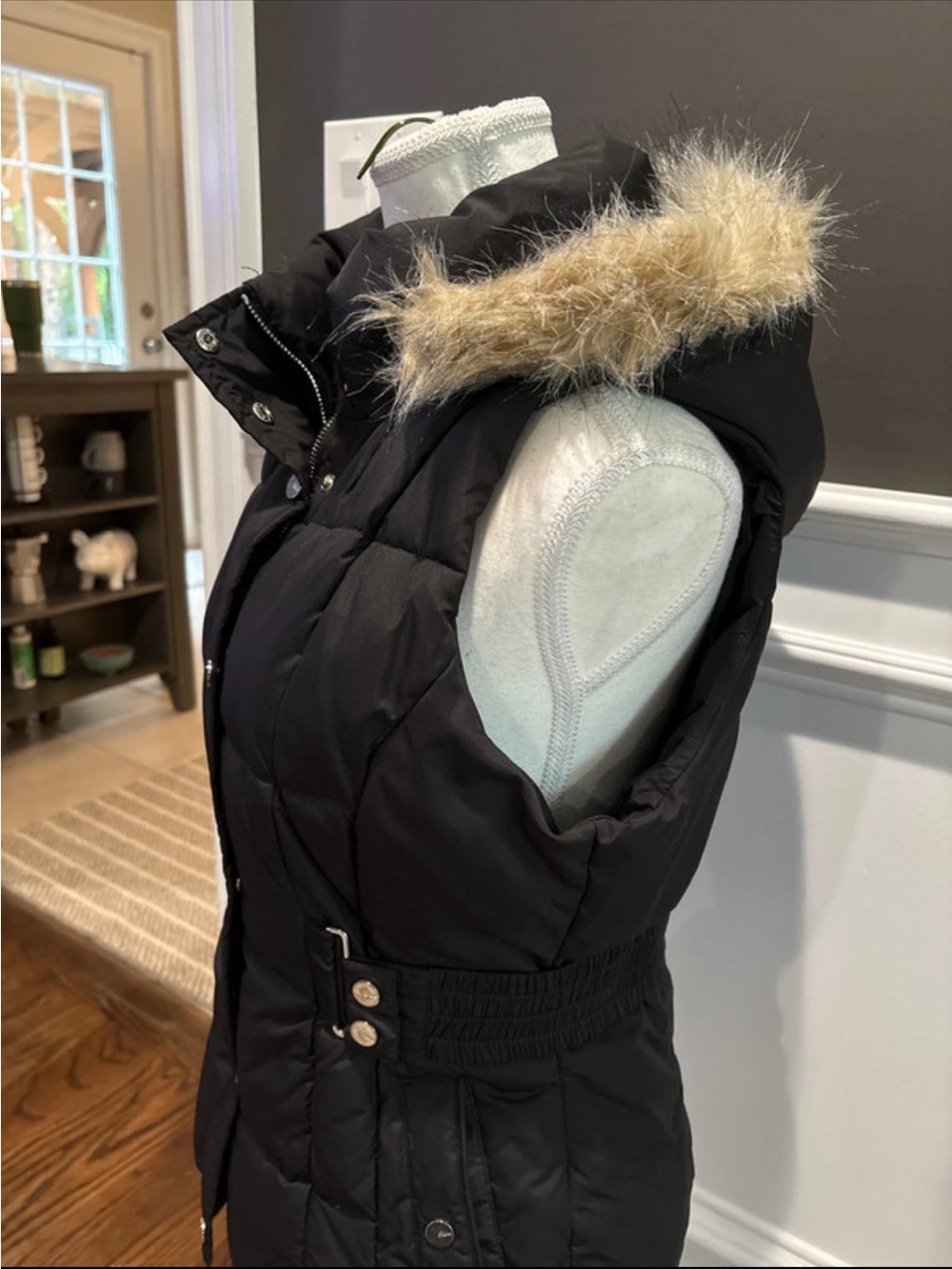 Guess Black Hooded Sleeveless Puffer Vest with Faux-Fur Trim - Picture 4 of 7
